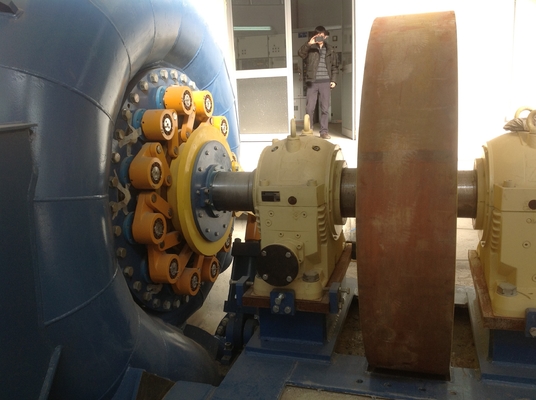 100KW 프랜시스 물 터빈 탄소 강철 나선 케이스와 가이드 베인