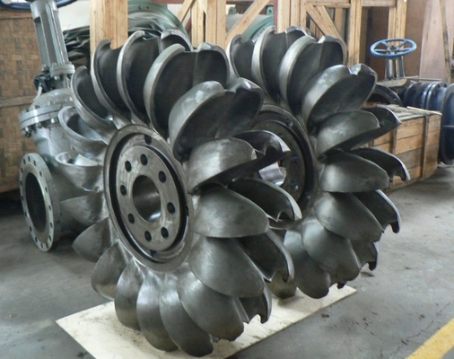 750RPM 수력 전기 펠턴 터빈 3500 kw 붓을 쓸 필요가 없는 다수 노즐